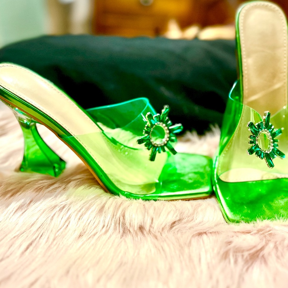 Perfectly pretty lime green pumps. Brand new. Never worn. Size 8